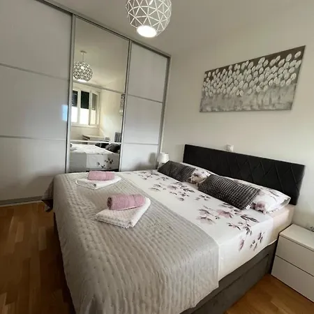 Lujan Apartment Split