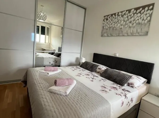 Lujan Apartment Split